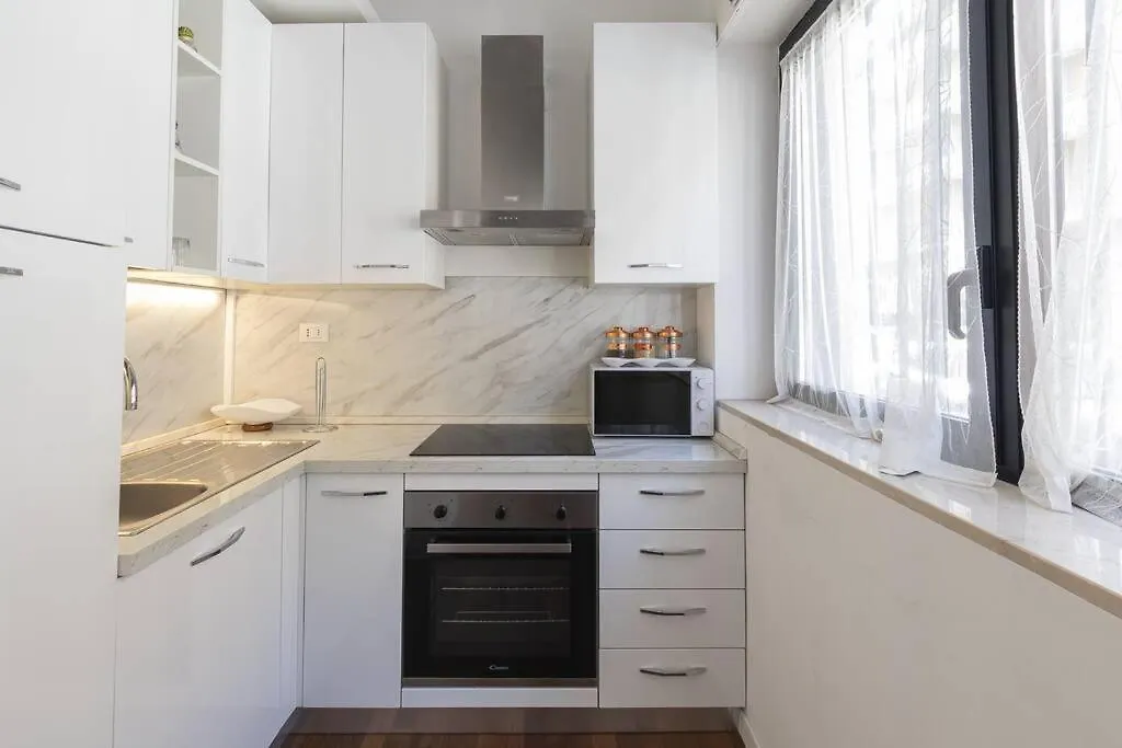 Youhosty - Desenzano 7 Apartment Milan 0*,  Italy