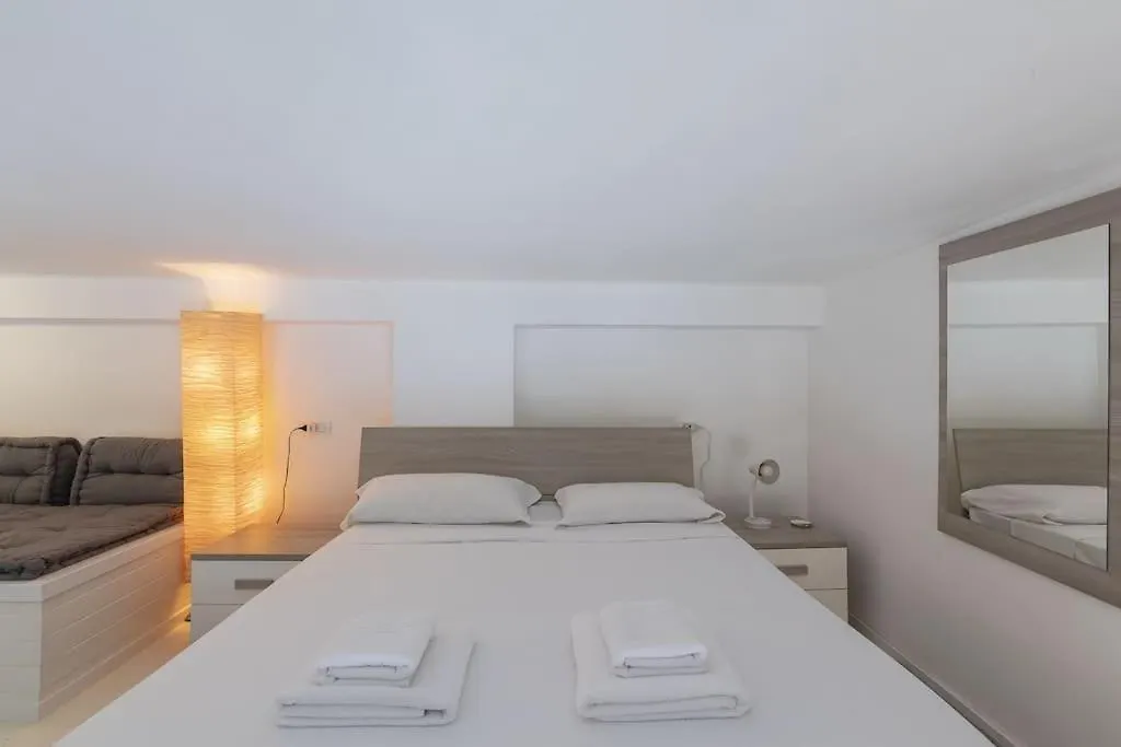 Youhosty - Desenzano 7 Apartment Milan 0*,  Italy